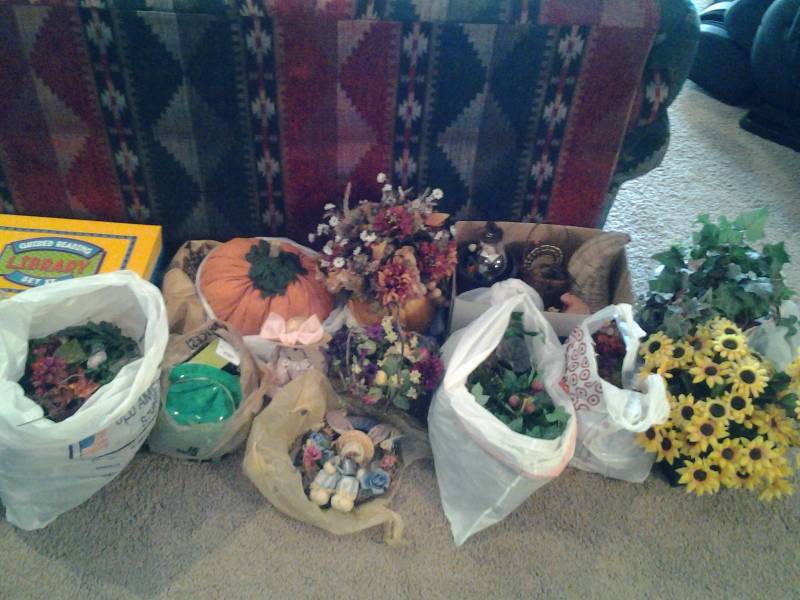 lot 109 image: Seasonal Decor-Easter, HalloweenFall, Floral St. Patricks