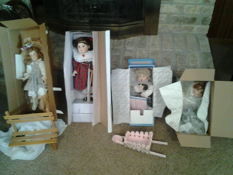 lot 111 image: Dolls
