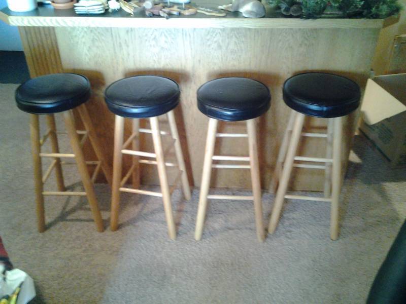 lot 113 image: 4 Bar Stools 30 Inches Tall