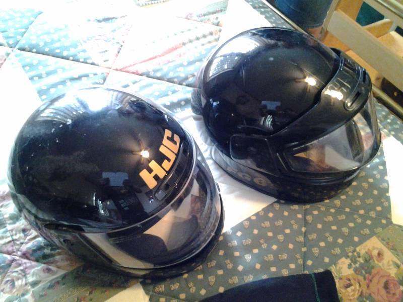 lot 137 image: 2 Riding Helmets XXL 7 78-8 & L 7 38-7 12 Dot Approved