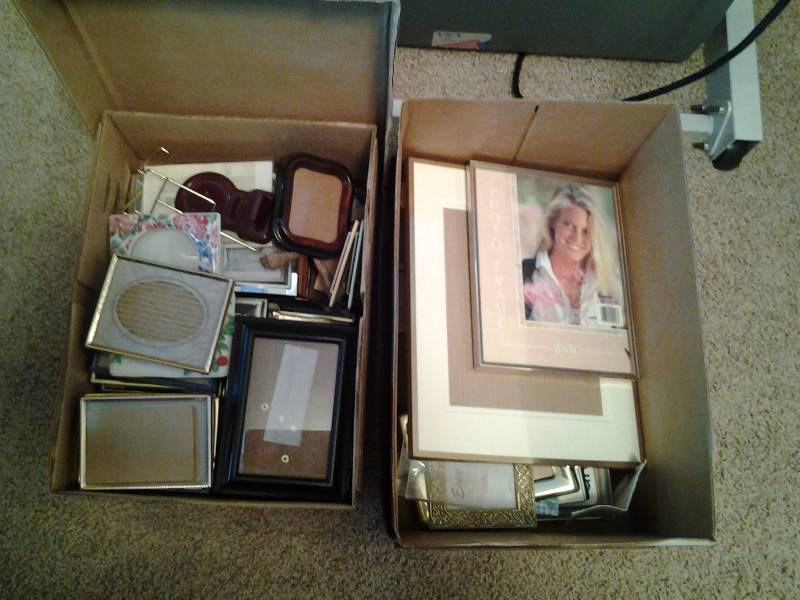 lot 143 image: 2-Boxes Assorted Picture Frames