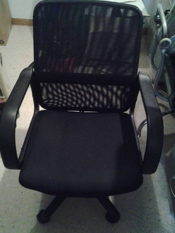 lot 146 image: Black Mesh Office Chair