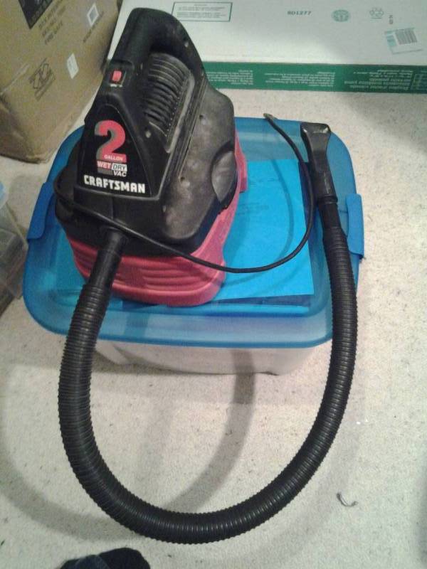 lot 148 image: Craftsman 2 Gallon Wet Or Dry Vacuum