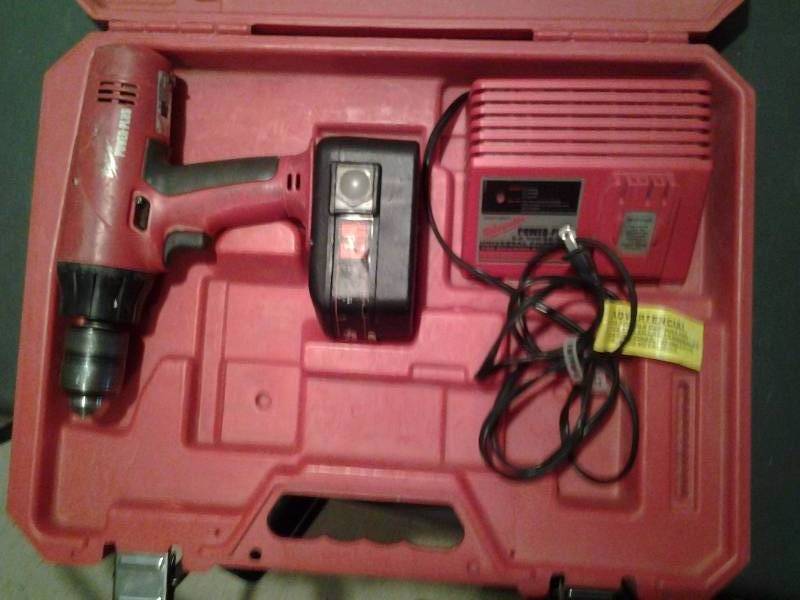 lot 155 image: Milwaukee 18 Volt Cordless Drill With Charger, Battery & Case