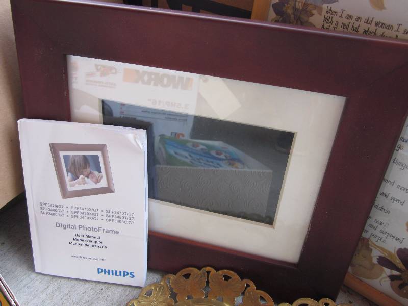 Dish Set, Electronic Picture Frame, Wall Art, Knick Knacks, Etc.