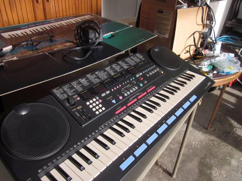 Yamaha PSS790 Mini Keyboard & Box of Misc cords
