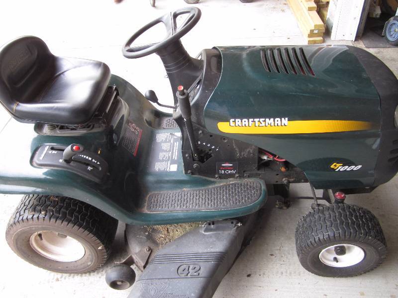 Craftsman  LT1000 Riding Lawn Mower