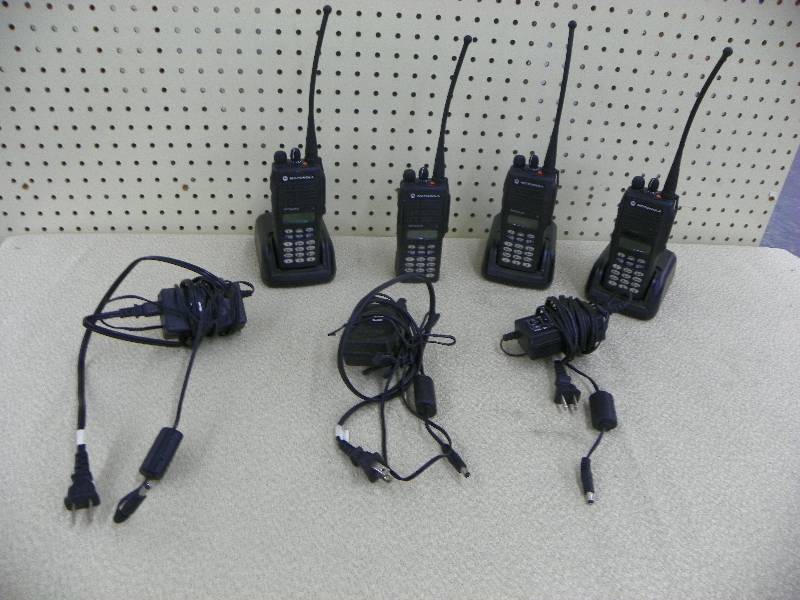 MOTOROLA WALKIE TALKIES