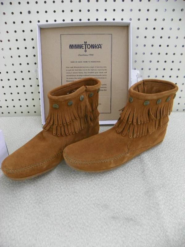 Minnetonka Womens Double Fringe Brown SIZE 11, MSRP $89.99