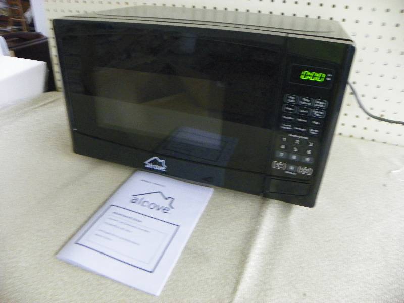 Alcove Microwave 0.7 cu. ft., MSRP $89.99