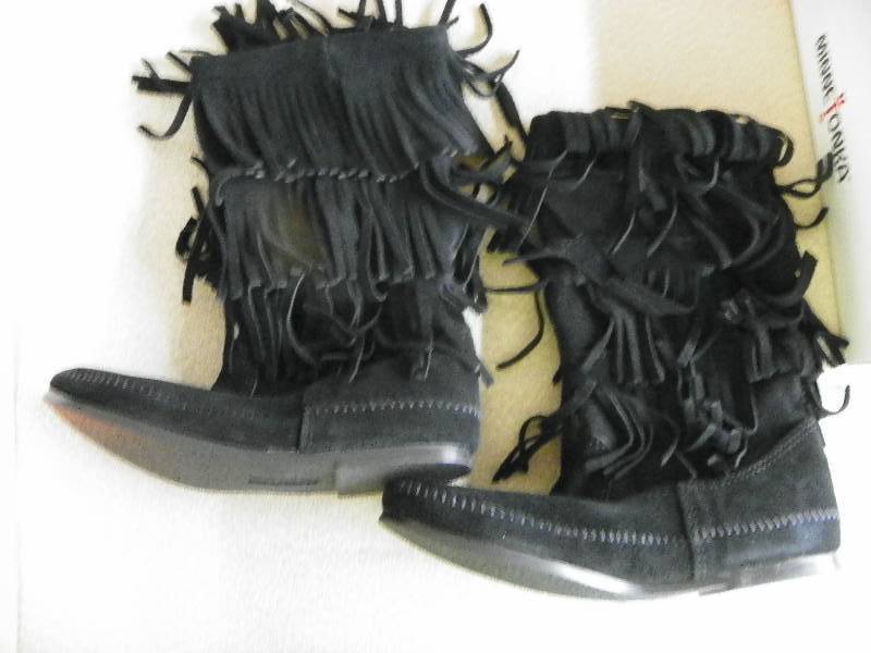 Minnetonka Womens 3 Layer Fringe Black, SIZE 11, MSRP $129.99