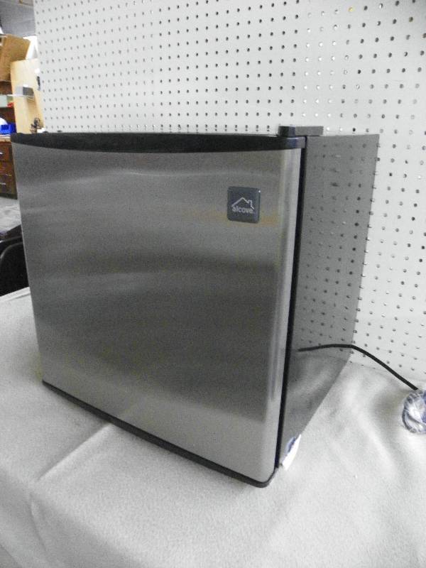 alcove 1.6 Cu. Ft. Mini Fridge