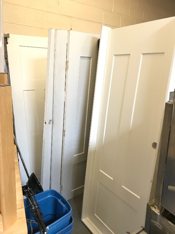 LOT OF 8 DOORS