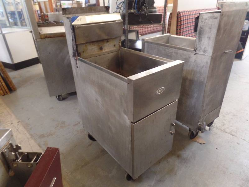 lot 405 image: DEEP FRYER