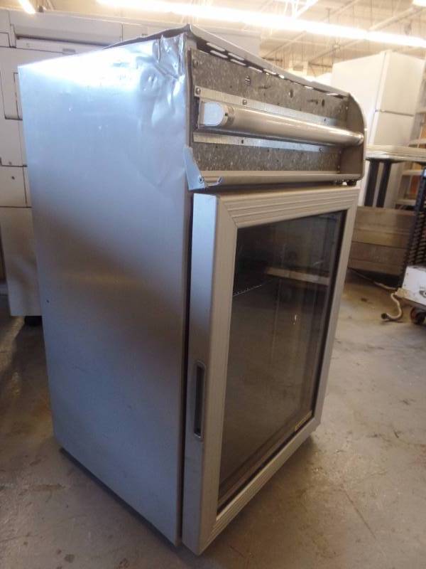 lot 411 image: REFRIGERATED DISPLAY CASE