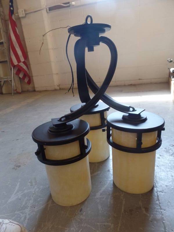 lot 422 image: GLASS AND METAL LIGHT FIXTURES