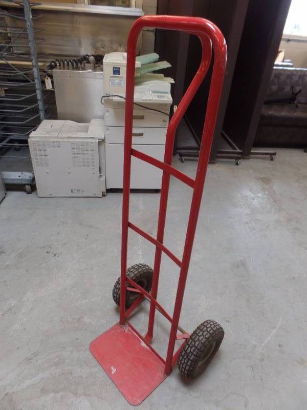 lot 443 image: HAND TRUCK