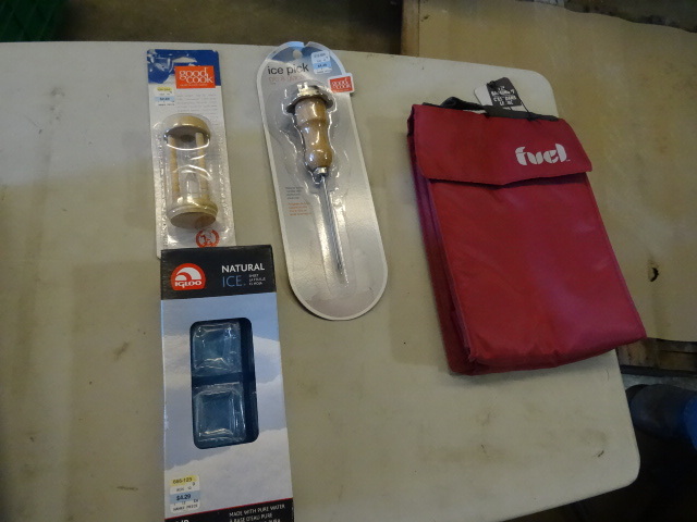 lot 42 image: NEW Lot Kitchen Items Incl. Insulated Lunch Bag, Igloo Ice Pack, Ice Pick and Egg Timer