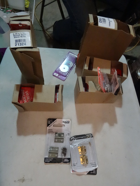 lot 93 image: NEW LOT Machine Screws, Flat Washers, Hinges and more.