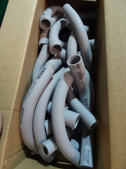 lot 154 image: NEW Case Thomas & Betts 3  4 in 90 degree SCH 80 PVC Elbow Fittings  Qty 15 per case