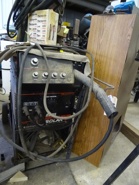 lot 20 image: Solar 2225 Wire Feed Welder.