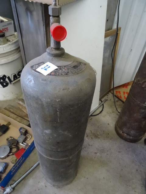 lot 32 image: Acetylene Tank,