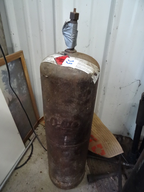 lot 33 image: Acetylene Tank,