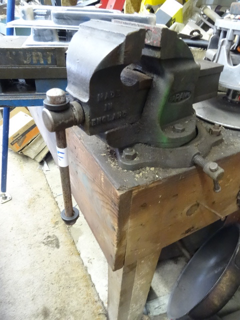 lot 64 image: 3 12 Param Bench Vise No. 2
