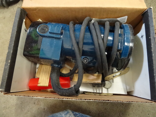 lot 69 image: Ryobi TR30V Laminate Trimmer