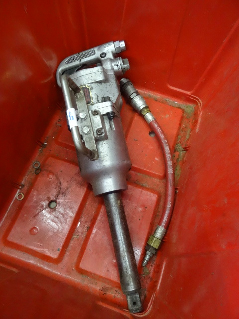 lot 98 image: Central Pneumatic 92622 1 Impact Gun