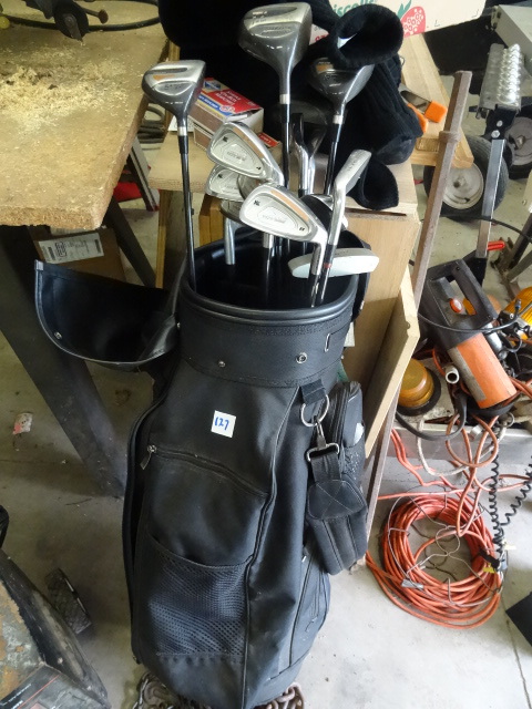 lot 127 image: Knight Golf Club Set with Bag