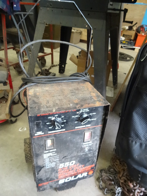 lot 128 image: 612 Volt Heavy Duty Battery Charger