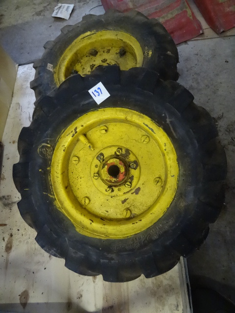 lot 137 image: Set of Wheels with Hub.