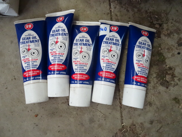 lot 140 image: Rod W Gear Oil Treatment 4 Bottles.