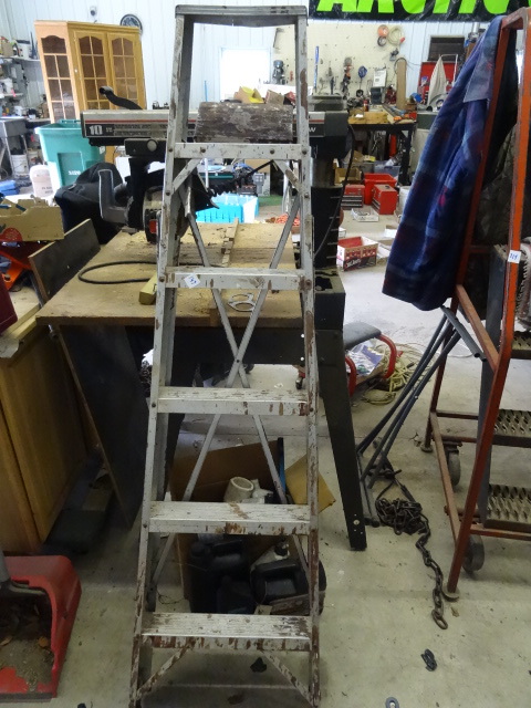 lot 147 image: 6 Aluminum Step Ladder