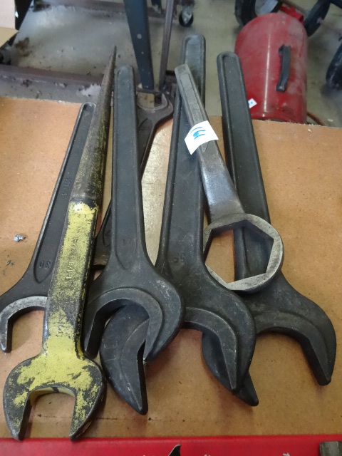 lot 161 image: Misc Large Hand Wrenches