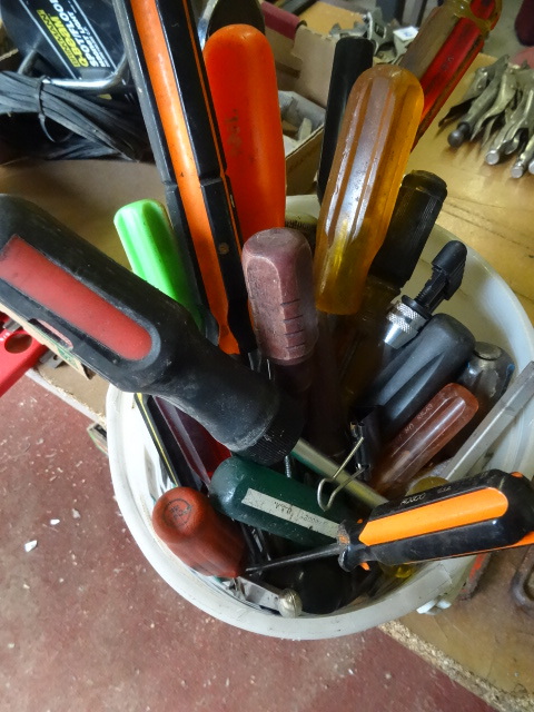 lot 163 image: Bucket of Misc Screwdrivers