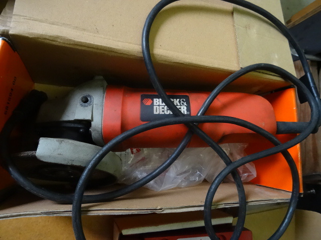 lot 168 image: Black and Decker 4.5 Electric Grinder