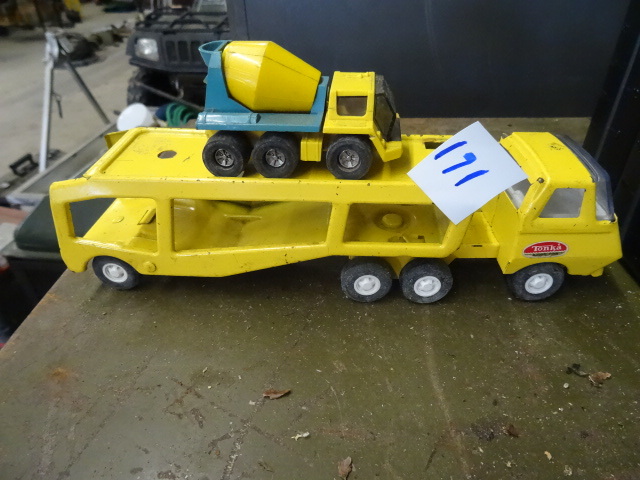lot 171 image: Vintage Tonka Car Carrier Semi,