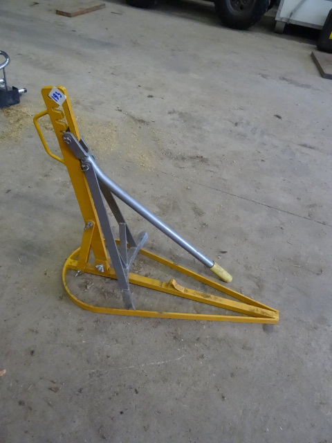 lot 183 image: Manual Tire Bead Breaker
