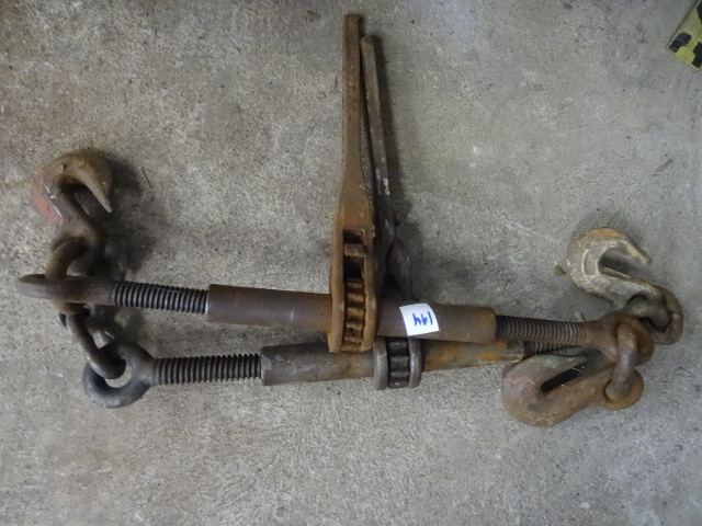 lot 194 image: 2 Ratcheting Chain Binders