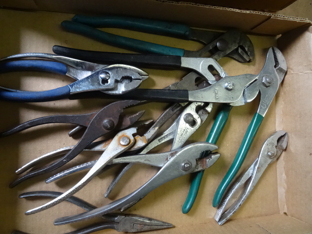 lot 206 image: Misc Pliers