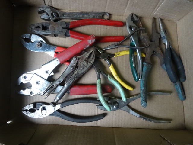 lot 207 image: Misc Pliers