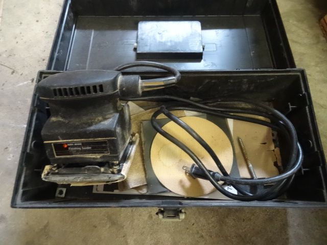 lot 222 image: Black and Decker Finishing Sander,
