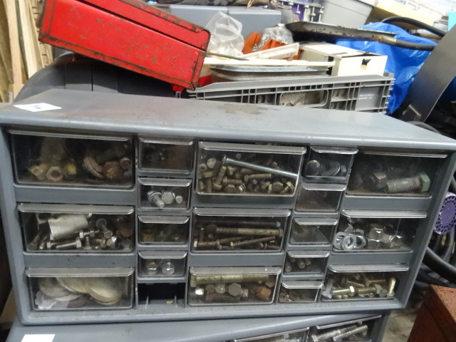 lot 226 image: 19 Drawer Plastic Hardware Bin