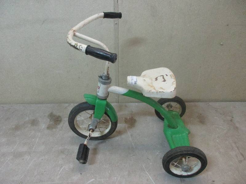lot 8 image: vintage coast king trike in great shape