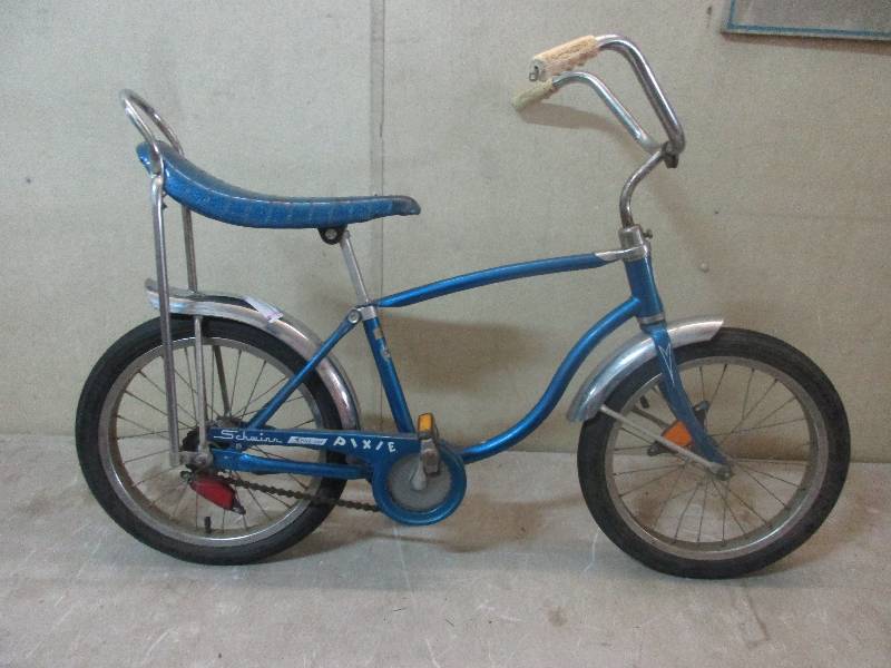 lot 9 image: Vintage Schwinn Pixie Sting Ray - looks all original