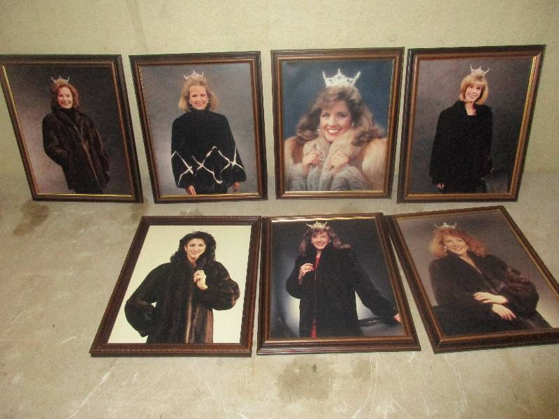 lot 10 image: 7 picture frames