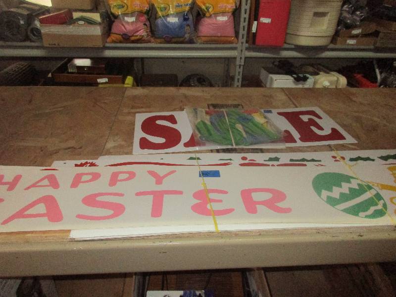 lot 29 image: holiday decor and sale sign