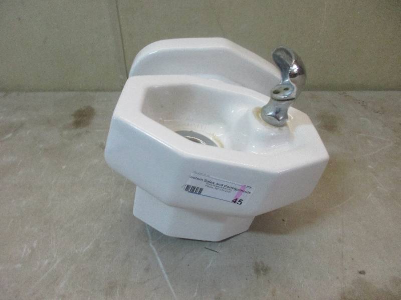 lot 45 image: drinking fountain
